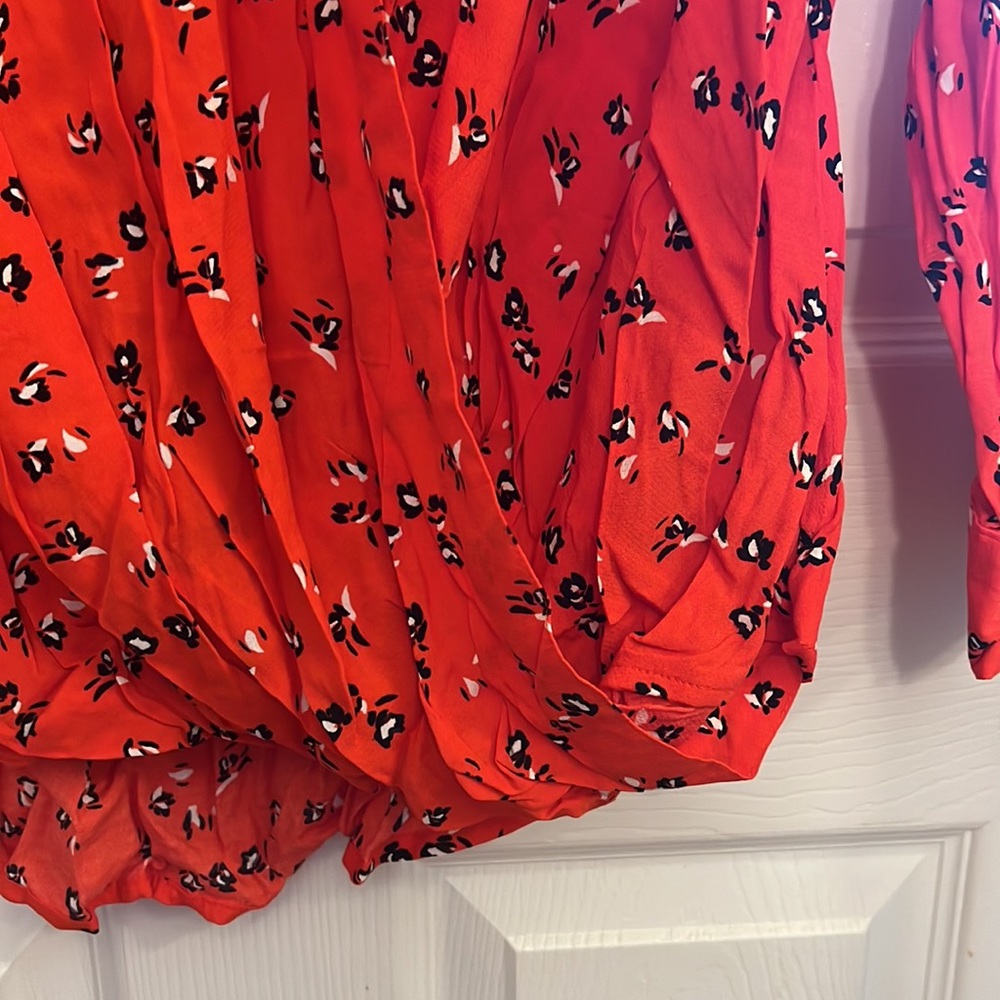 Gap Maternity size L blouse with cross over front with button closure pleated - Picture 6 of 9
